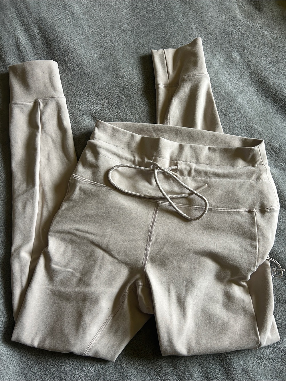 Avalanche outdoor supply co.  Bone color leggings 🤍